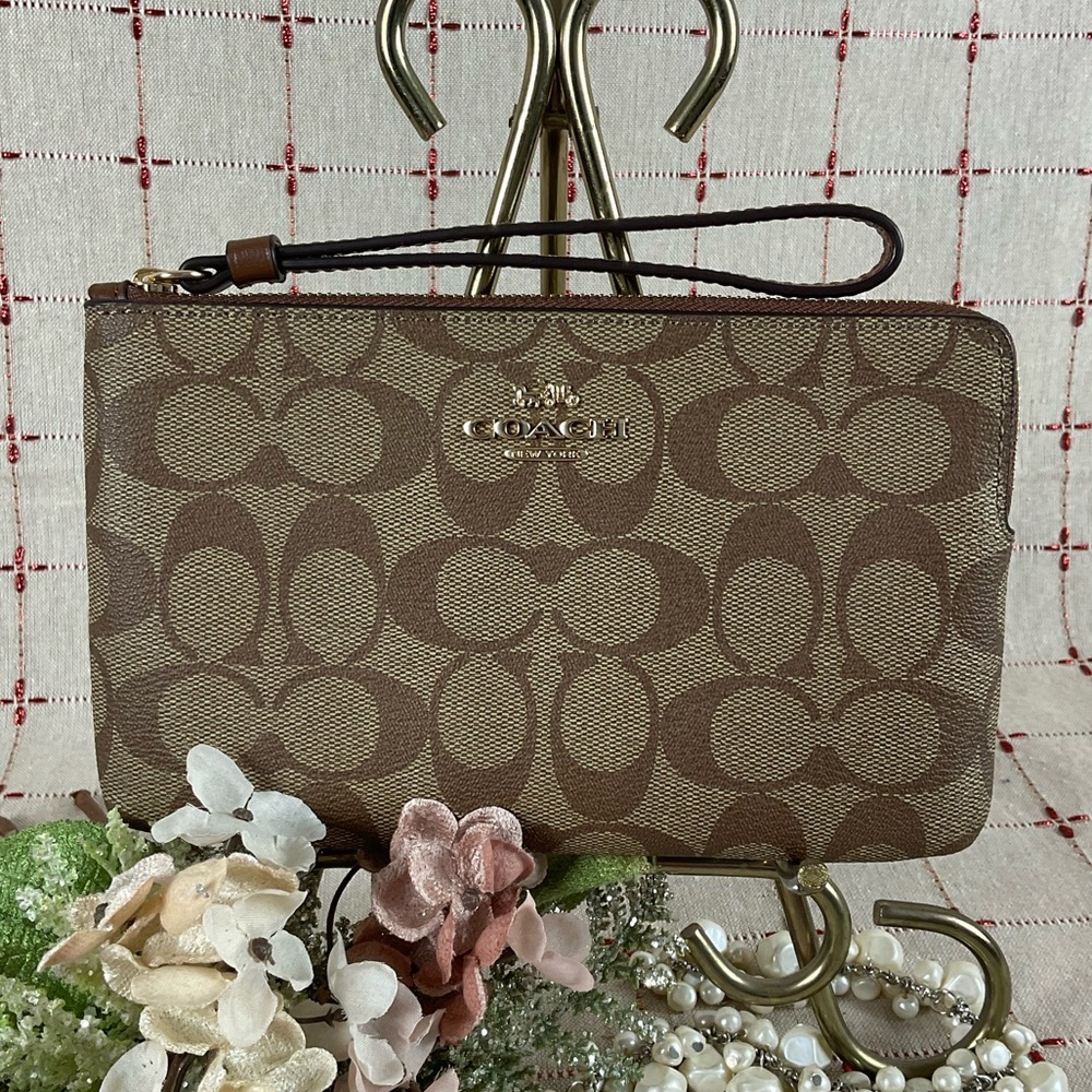 COACH Signature Large Corner Zip Wristlet Wallet Clutch Lg Logo 6648 IME74 New